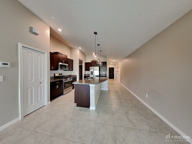 Building Photo - 5206 White Chicory Drive Apollo Beach FL