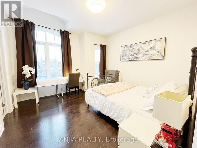 Photo du bâtiment - 199 Canyon Hill Ave