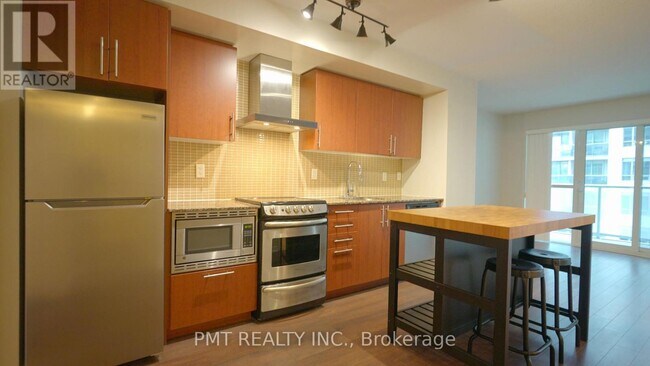 Photo du bâtiment - 352 Front St W