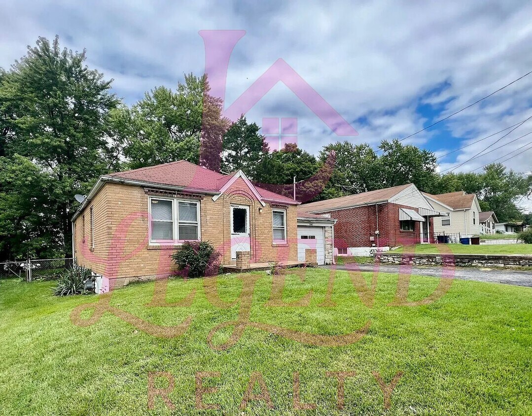 Primary Photo - Charming 2 Bedroom Home in Ferguson