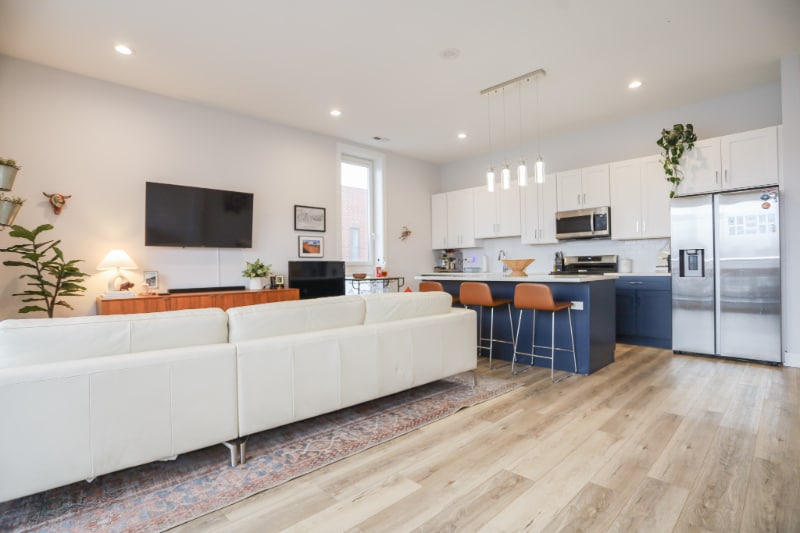 Photo - 2402 W Carmen Ave (Chicago, IL)