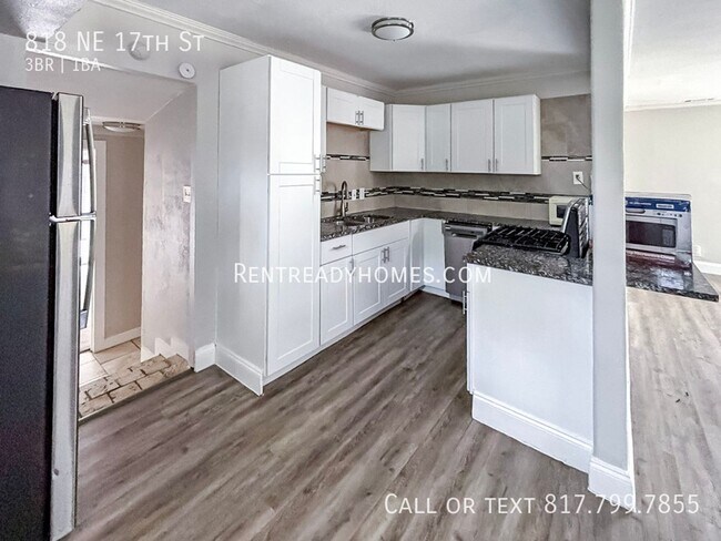 Foto del edificio - 818 NE 17th St