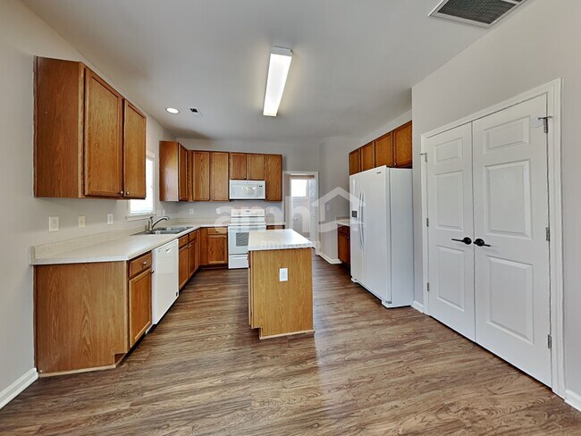 Foto del edificio - 209 Haywood Ln