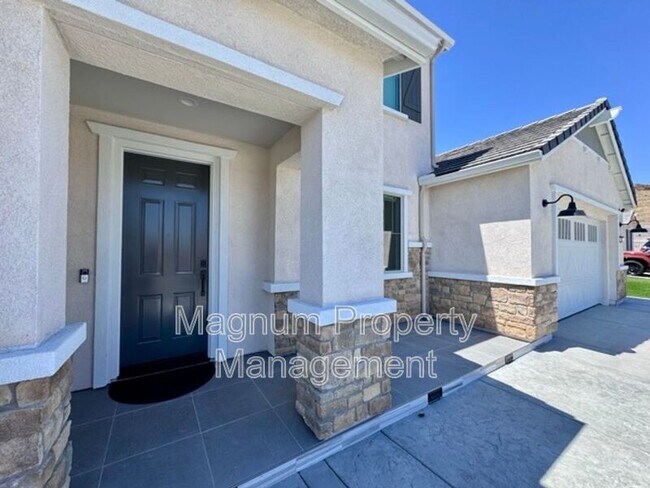 Building Photo - 25061 River Peak Dr