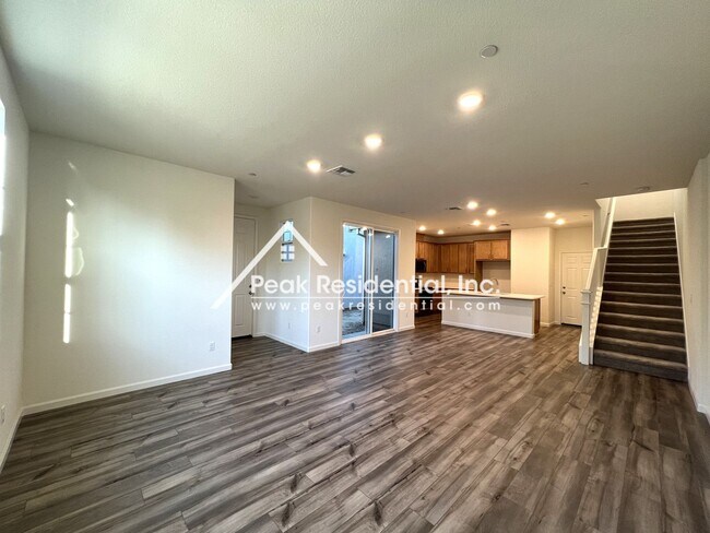 Foto del edificio - Brand New Citrus Heights 3bd/2.5ba Home wi...