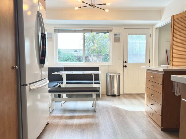 Building Photo - 1429 Cranmer Dr