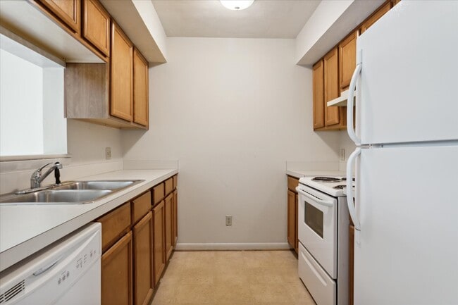 Building Photo - 3823 Staffordshire Ln