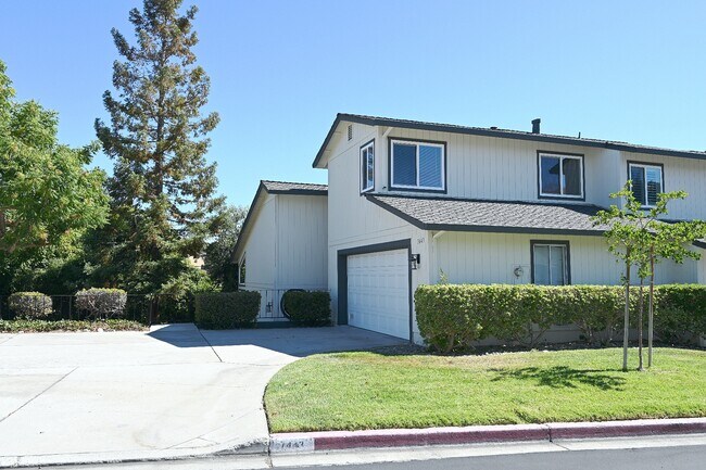 Foto del edificio - 7443 Tulare Hill Dr