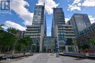 Building Photo - 36 Lisgar St