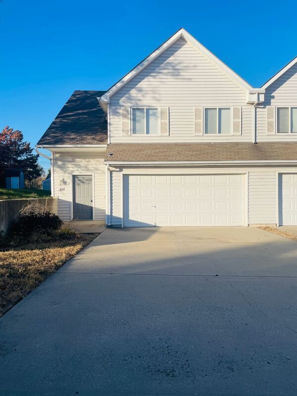 Building Photo - 808 NE Independence Ct