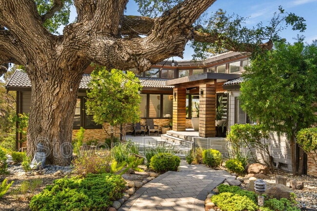Building Photo - 357 La Casa Via