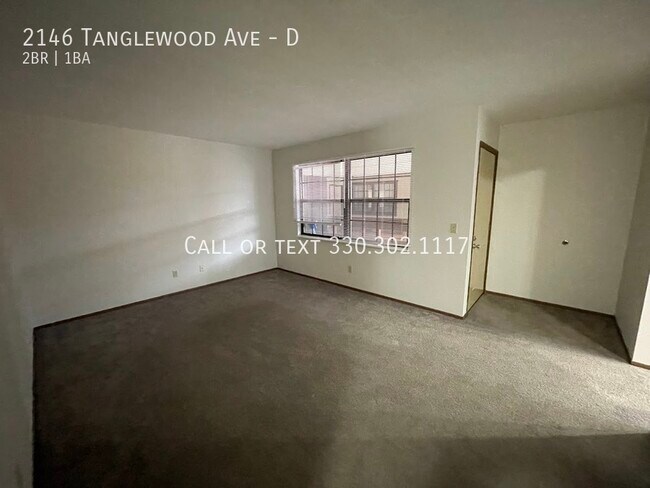 Foto del edificio - Two bedroom one bathroom second level apar...