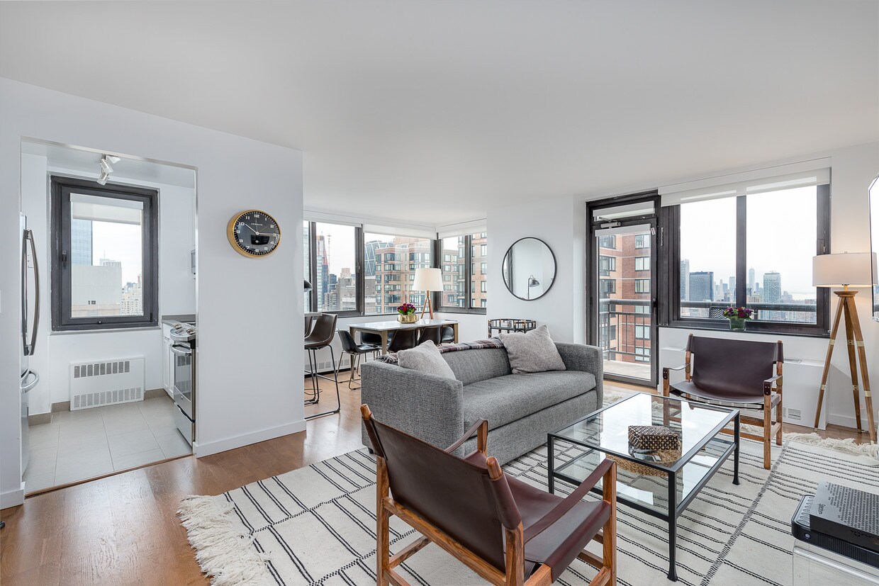 Foto principal - 124 W 60th St