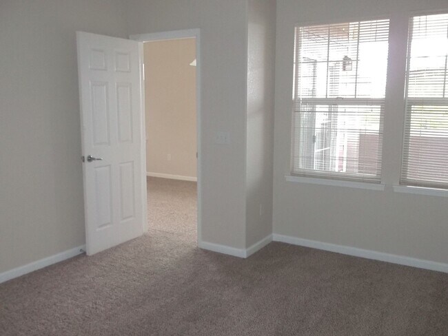 Foto del edificio - Spacious 2-Bed, 2-Bath Condo in Prime Fort Collins Location