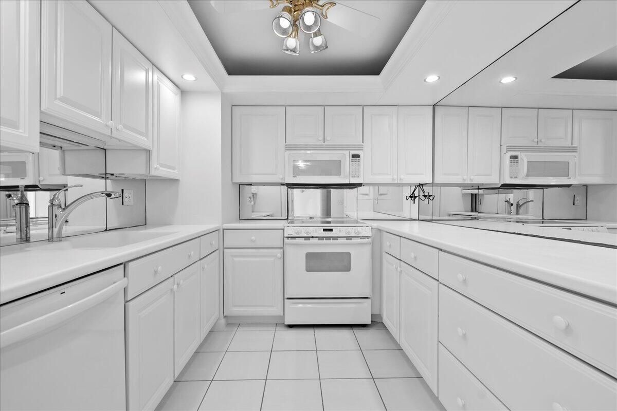 Primary Photo - 5200 N Flagler Dr