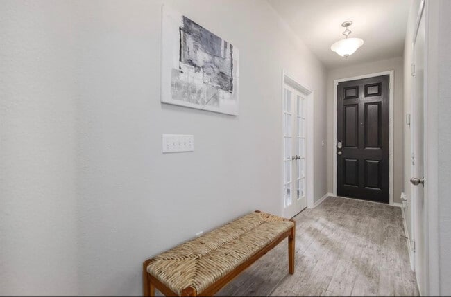 Building Photo - 568 Saturnia Dr