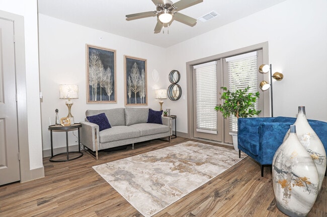 Building Photo - GATEWAY OAK CLIFF APARTMENTS