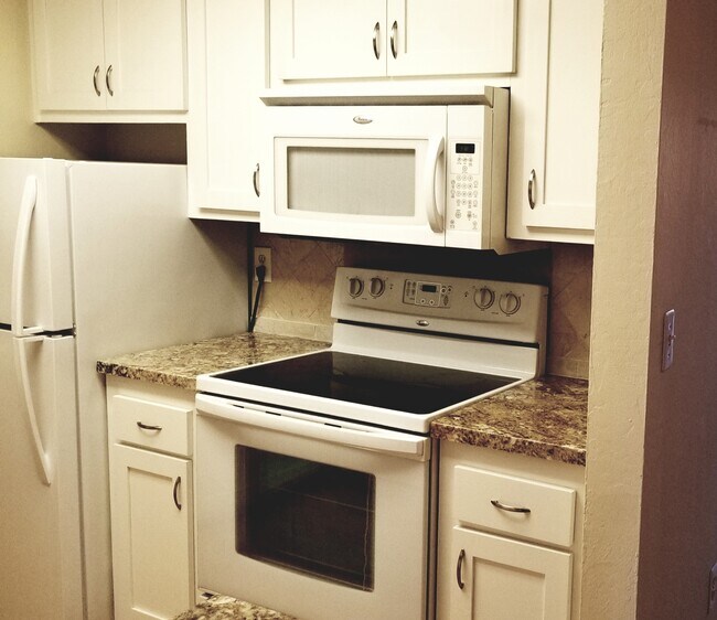 Building Photo - 1750 Halford Ave