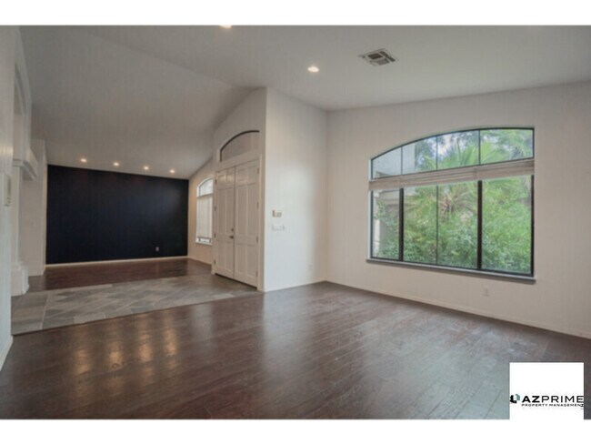 Building Photo - Here is the Perfect Scottsdale 4/2.5 Famil...