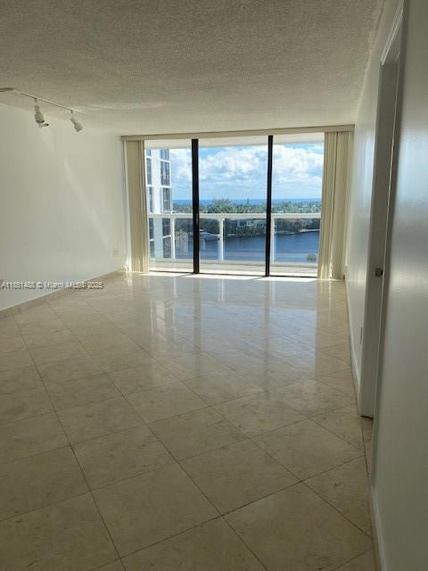 Building Photo - 20505 E Country Club Dr