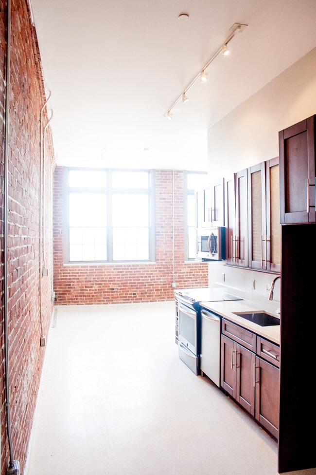 Building Photo - 275 Medford