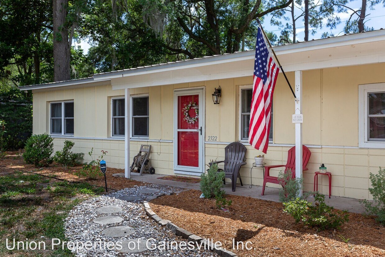 Foto principal - 3 br, 1.5 bath House - 2322 NE 11th Street