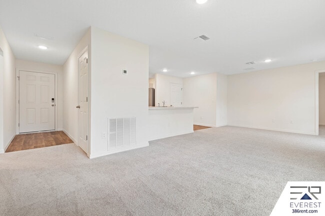 Building Photo - 9 Roxland Ln