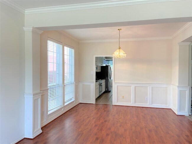 Building Photo - 15511 Clear Valley Dr