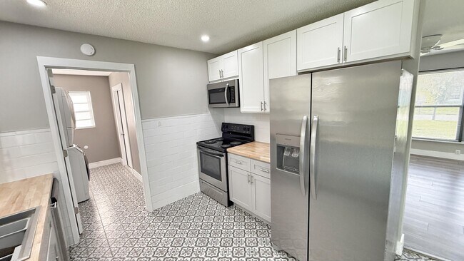 Foto del edificio - 542 SW Duxbury Ave