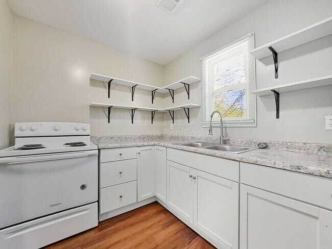 Foto del edificio - 2338 W Madison St