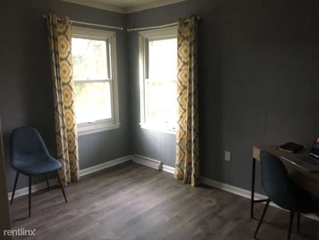 Foto del edificio - 8035 N Poplar Dr