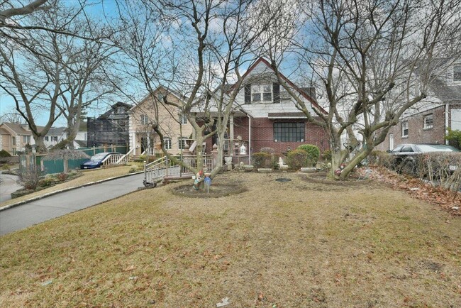 Building Photo - 176-02 Kildare Rd