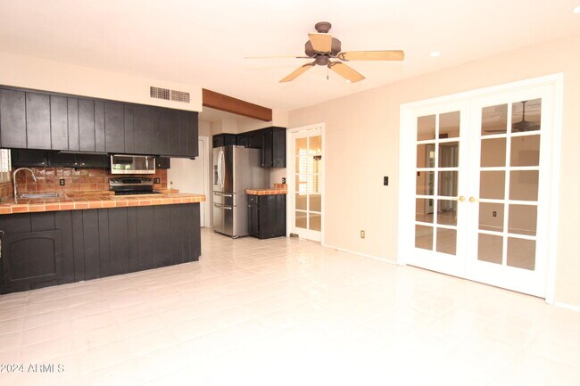 Building Photo - 10511 E Sahuaro Dr