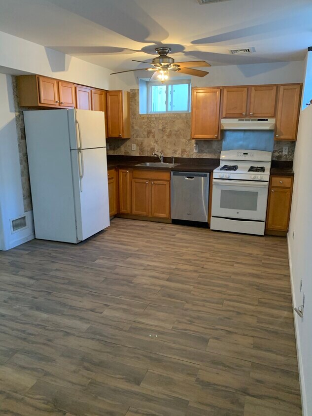 Kitchen - 64 Craig Ave