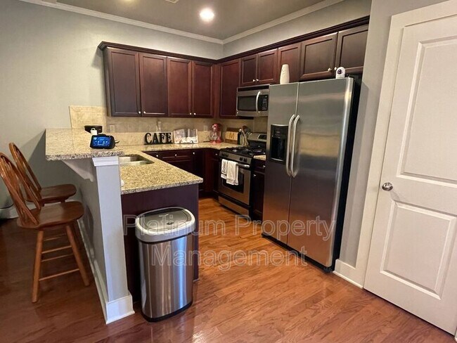 Building Photo - 1088 N Village Dr