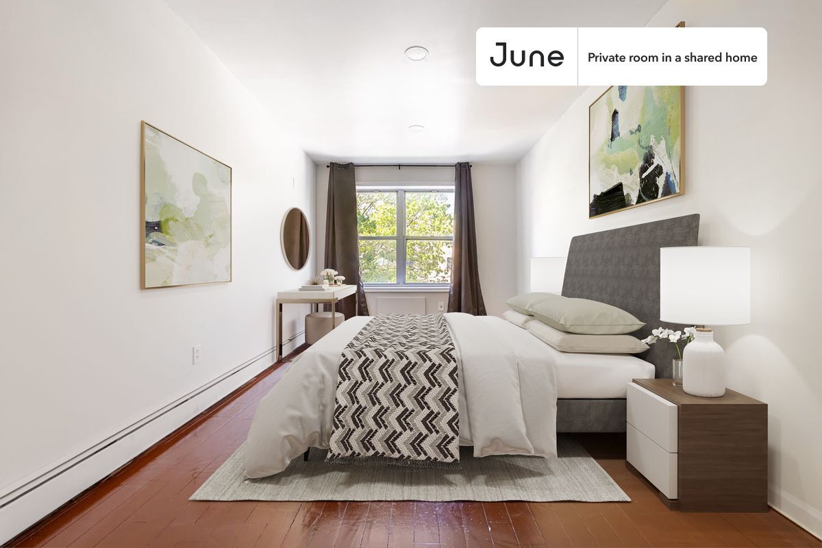 Foto principal - Room in Shared 4 bed/3 bath home