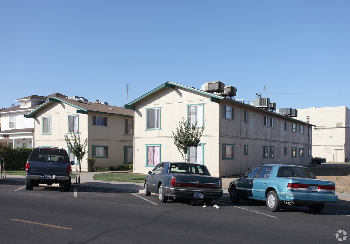 253 S K St, Dinuba, CA 93618 Apartments in Dinuba, CA
