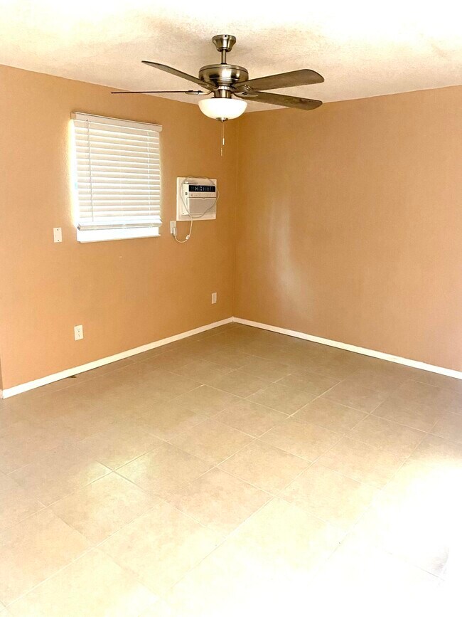 Building Photo - 5850 Orange Rd