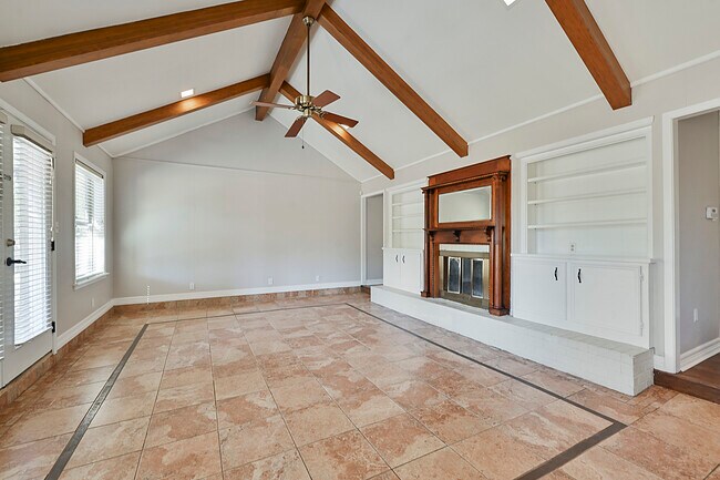 Foto del edificio - 2701 Teakwood Ct