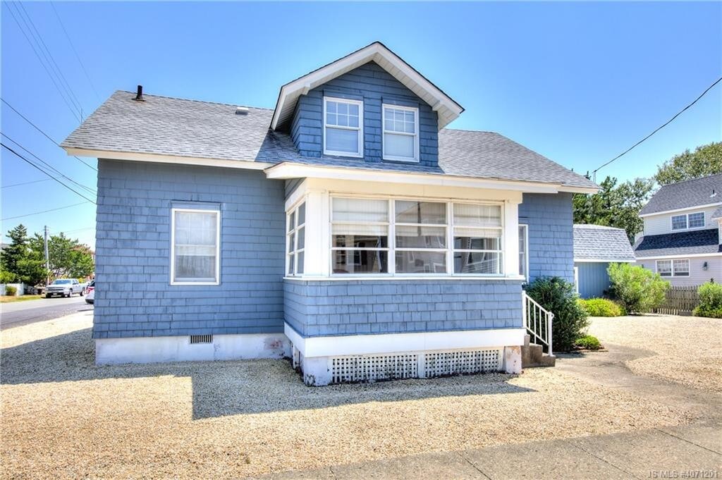 Primary Photo - 1415 Beach Ave