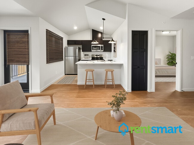 Building Photo - 2405 Arcadia Dr