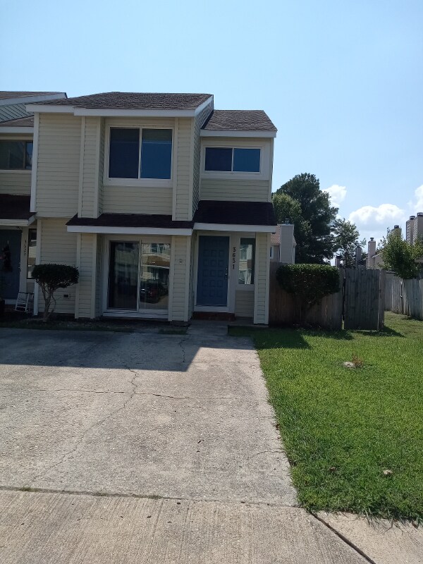 Foto principal - 3631 Chimney Creek Dr