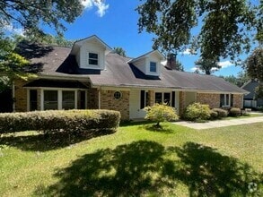 Building Photo - 1401 Regency Oaks Dr