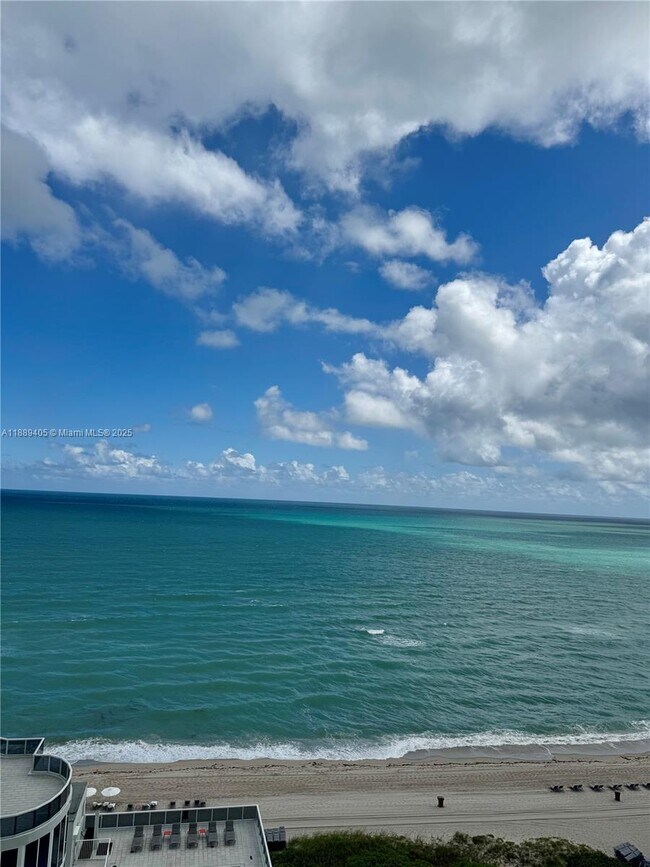 Building Photo - 16001 Collins Ave