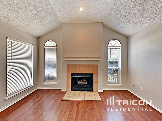 Foto del edificio - 2817 Laurel Hill Dr