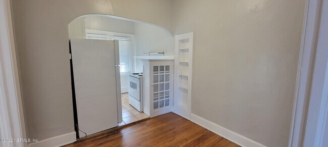 Building Photo - 1508 McDuff Ave S
