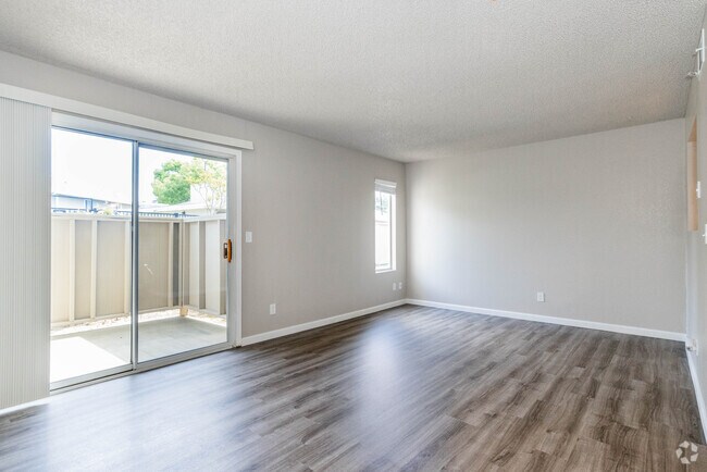 2 habitaciones, 2 baños - 1002 pies cuadrados sala de estar - River Run Apartments