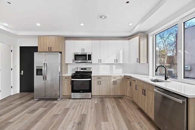 Foto del edificio - 2454 E 15th St