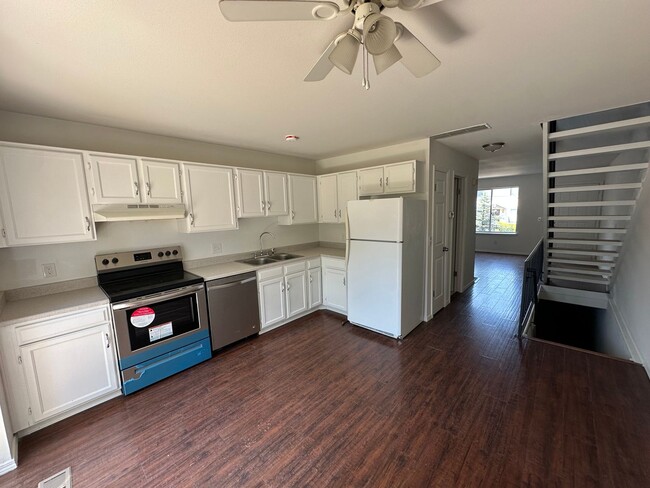 Building Photo - LOCATION LOCATION!! Open and inviting 3-be...