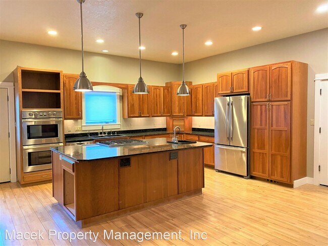 Building Photo - 4 br, 4.5 bath House - 3501 11th Street NE